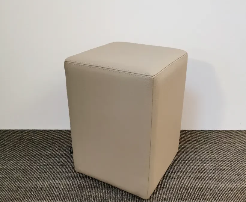 POMP Hocker