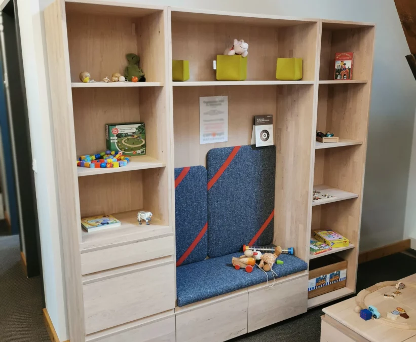 Regalsystem KIDS mit Sitznische